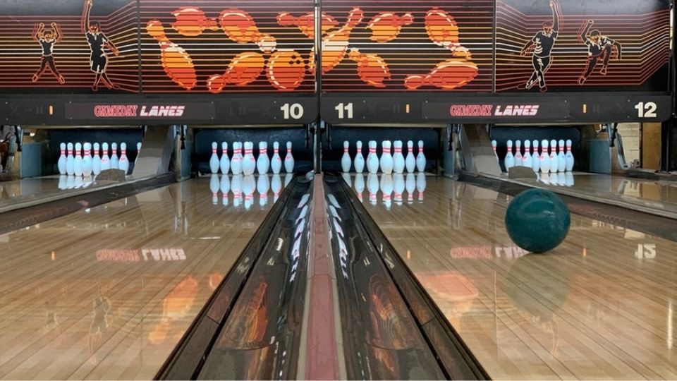Gameday Bowling Alley Lanes, Des Moines Arcade, birthday party virtual reality