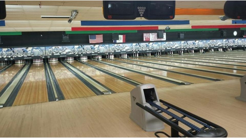 Bowling Alley West Des Moines, things to do for family, birthday party for kids